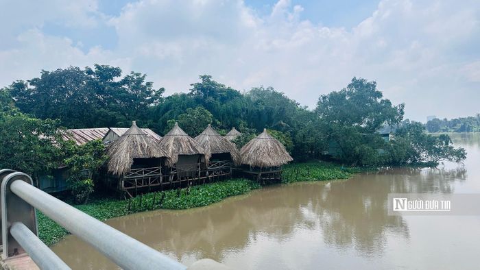 Theo ghi nhận của Người Đưa Tin, đường bao ven sông Sài Gòn đi qua địa bàn 2 phường Lái Thiêu, Bình Hòa hiện trạng là nhà dân, các cơ sở kinh doanh nhà hàng, cà phê, dịch vụ câu cá hoặc kho, xưởng.
