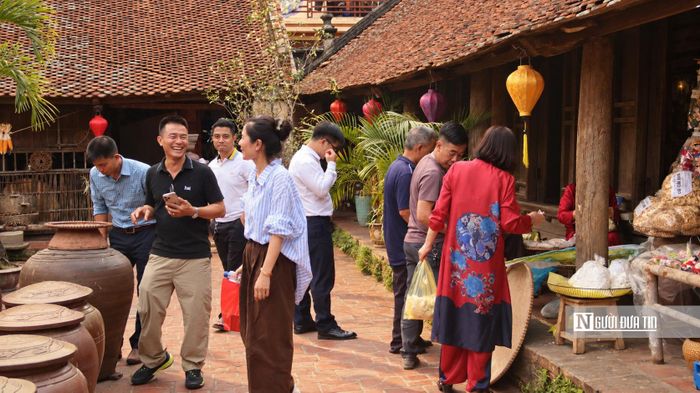 Theo các chuyên gia du lịch, Đường Lâm cần phát triển theo hướng một "điểm đến sống" thay vì chỉ là nơi tham quan trong vài giờ.