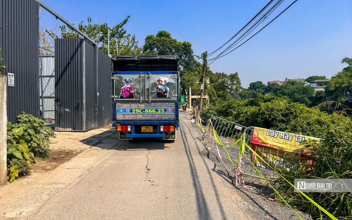 Tại nhiều đoạn, tình trạng vẫn chưa được khắc phục dứt điểm, mặt đường tiếp tục nứt, lún, tiềm ẩn nguy cơ mất an toàn cho người dân mỗi khi đi qua.