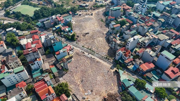 Nhìn từ trên cao, các ngôi nhà, công trình nằm trong phạm vi thực hiện dự án đã bị phá dỡ.