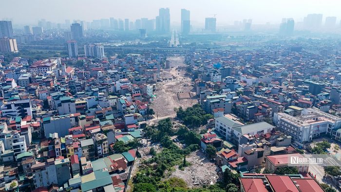 Theo đó, dự án chậm tiến độ nhiều năm do vướng mắc trong công tác giải phóng mặt bằng. Theo UBND phường Đông Ngạc, đến giữa tháng 7/2026 đã hoàn tất công tác giải phóng mặt bằng tại khu vực này.