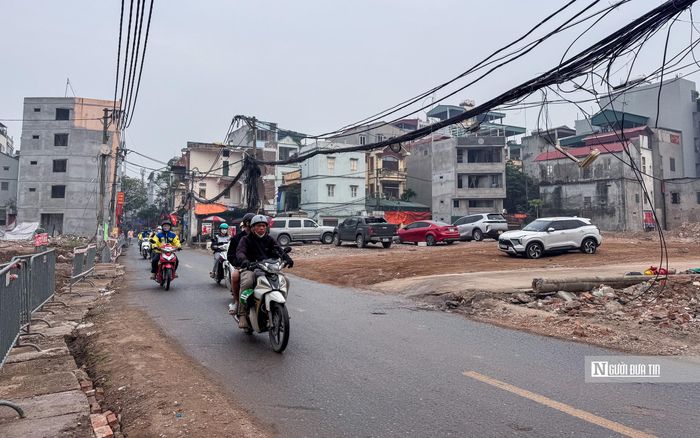 Chủ tịch UBND Thành phố Vũ Đại Thắng cũng từng yêu cầu các đơn vị, địa phương khi đã có mặt bằng phải khẩn trương đôn đốc, tổ chức thi công."Tuyệt đối không để xảy ra tình trạng có mặt bằng nhưng nhà thầu hoặc chủ đầu tư triển khai chậm tiến độ", Chủ tịch UBND Thành phố nhấn mạnh.