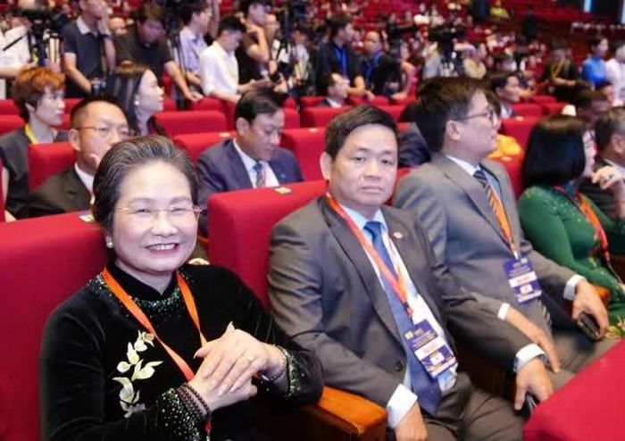 Bà Nguyễn Thị Vinh - Chủ tịch HĐQT Công ty CP Thương mại Thái Hưng tại lễ vinh danh.