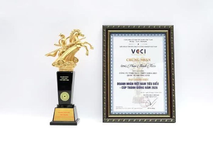Danh hiệu cao quý dành cho ông Phan Thanh Thiên - doanh nhân có thành tích xuất sắc trong sản xuất, kinh doanh, tiên phong đổi mới sáng tạo, xây dựng văn hóa doanh nghiệp và thực hiện tốt trách nhiệm xã hội.