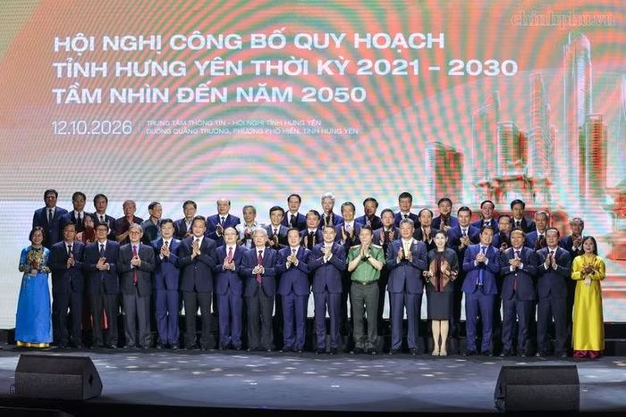 Thủ tướng Lê Minh Hưng chụp ảnh cùng các đại biểu. Ảnh: VGP.