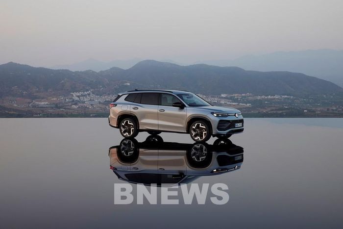 SUV 7 chỗ Volkswagen Tayron hoàn toàn mới đa năng được định vị trên Tiguan, bổ sung một lựa chọn mới dành cho nhóm khách hàng cần không gian rộng rãi hơn nhưng vẫn đề cao trải nghiệm lái, công nghệ và sự tiện nghi
