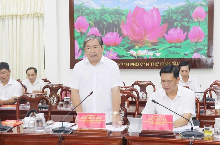 Ông Ngô Thái Chân, Giám đốc Sở Công thương thành phố Cần Thơ phát biểu tại cuộc họp. Ảnh: Ngọc Thiện - TTXVN