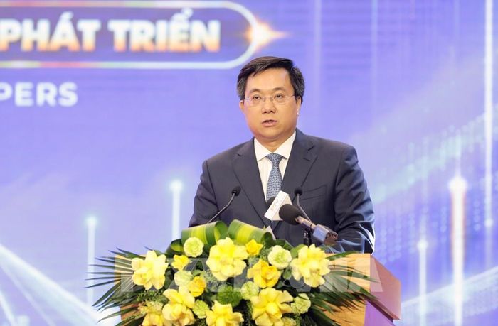 Chủ tịch UBND tỉnh Phú Thọ Trần Duy Đông phát biểu tại buổi gặp mặt. Ảnh: Tạ Toàn – TTXVN