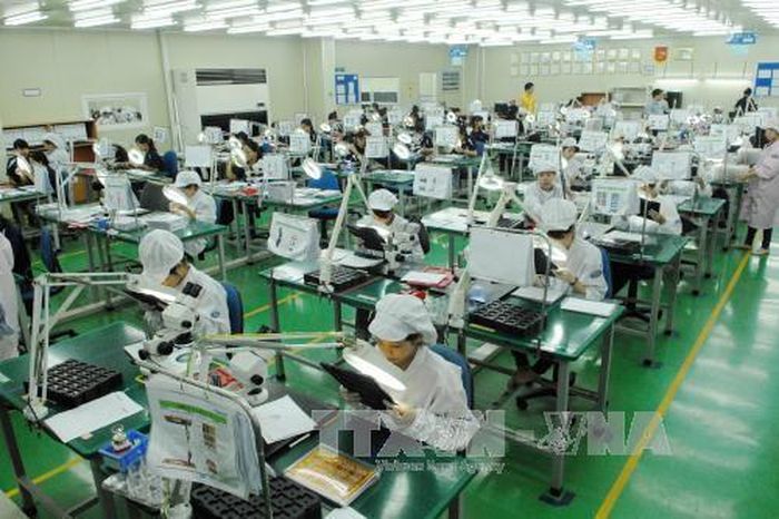 Dây chuyền sản xuất các linh kiện điện tử tại Công ty TNHH Flexcom Việt Nam, tại Khu công nghiệp Yên Phong (Bắc Ninh). Ảnh: Danh Lam-TTXVN