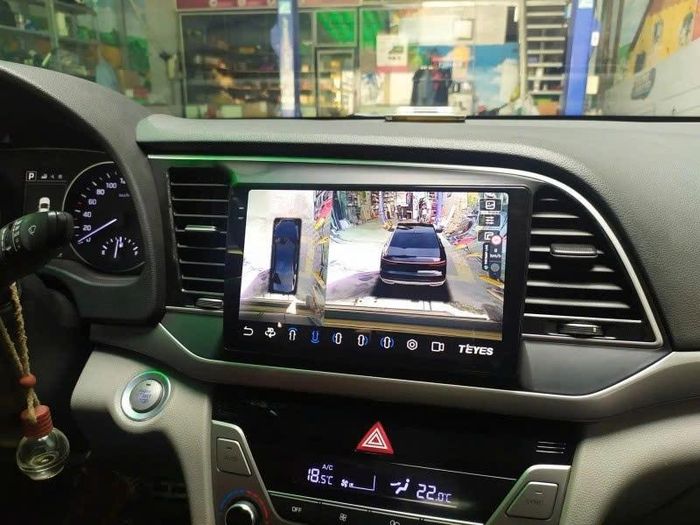 Một trong những rủi ro đáng lưu ý được các garage ô tô đưa ra đó là can thiệp quá sâu vào hệ thống điện khi lắp thêm phụ kiện.