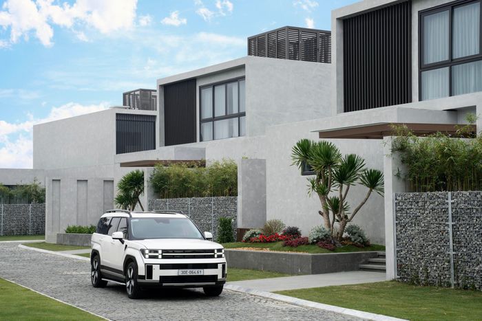 Tháng 9, Hyundai Santa Fe đạt 107 xe, tăng nhẹ so với 103 xe của tháng 8.