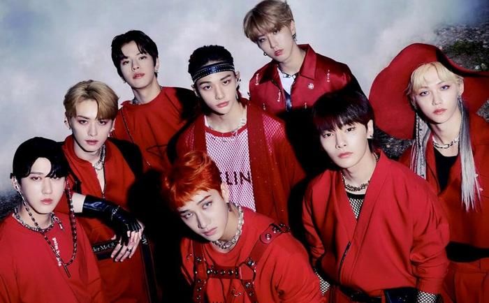 Stray Kids cũng không nộp tác phẩm trong thời gian tiếp nhận hồ sơ trực tuyến của Grammy lần thứ 69.