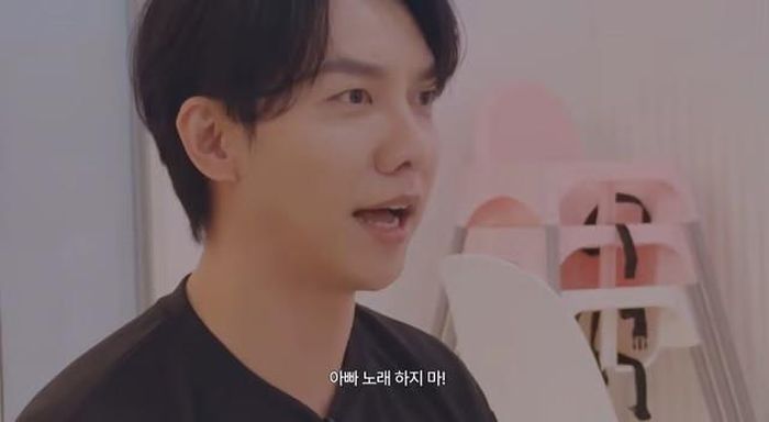 Lee Seung Gi thẳng thắn tâm sự về những thử thách trong quá trình chăm sóc con nhỏ.