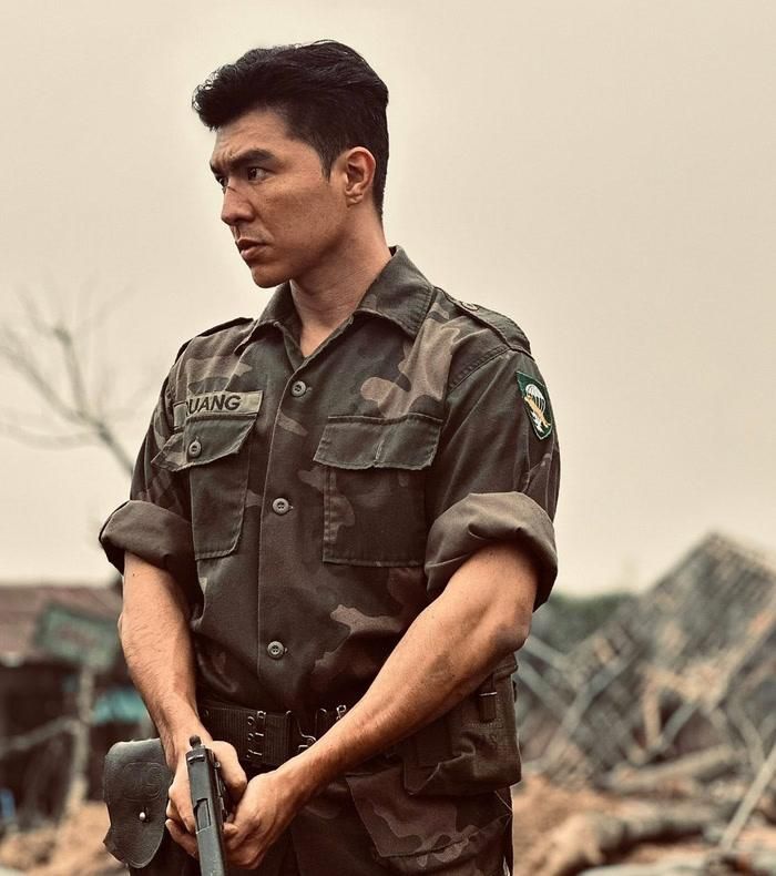 Steven Nguyễn trong Mưa Đỏ.