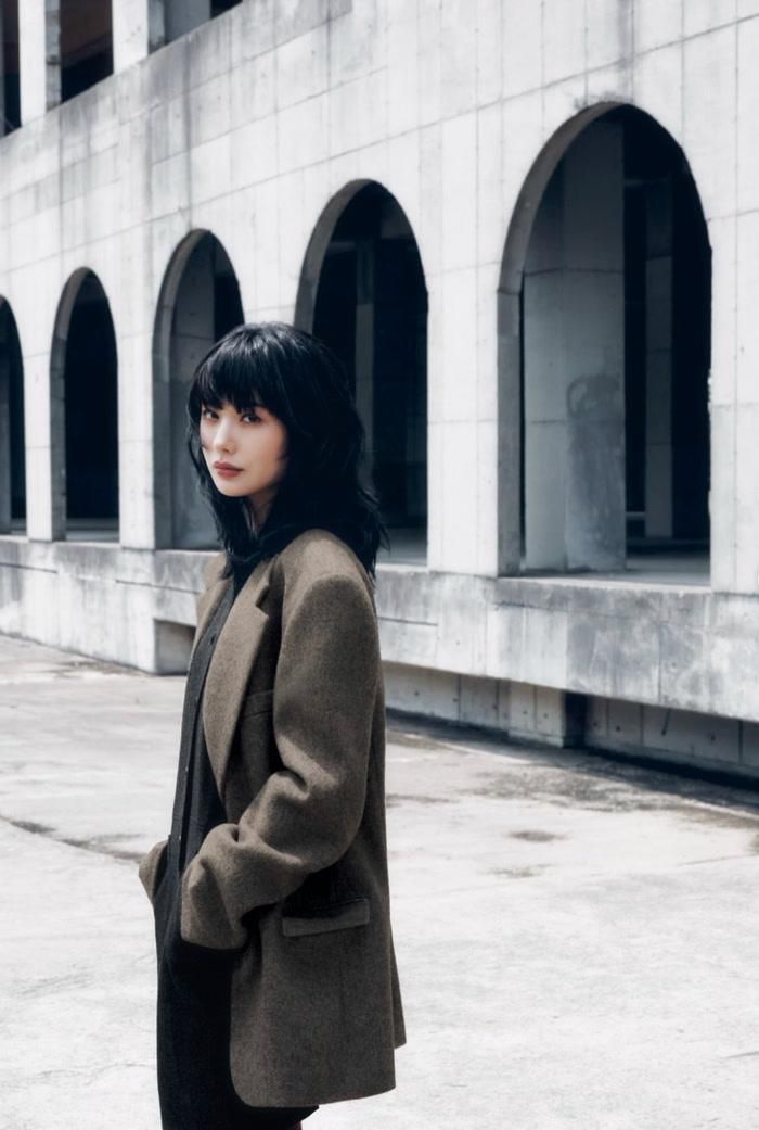 Nana chia sẻ những bức ảnh được thực hiện trong chiến dịch quảng bá của một thương hiệu thời trang.