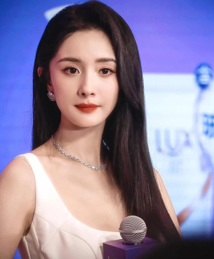 Dương Mịch trắng tay tại 3 giải thưởng truyền hình lớn nhất Trung Quốc.