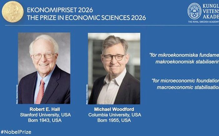 Chủ nhân Nobel Kinh tế 2026 Robert E. Hall (trái) và Michael Woodford