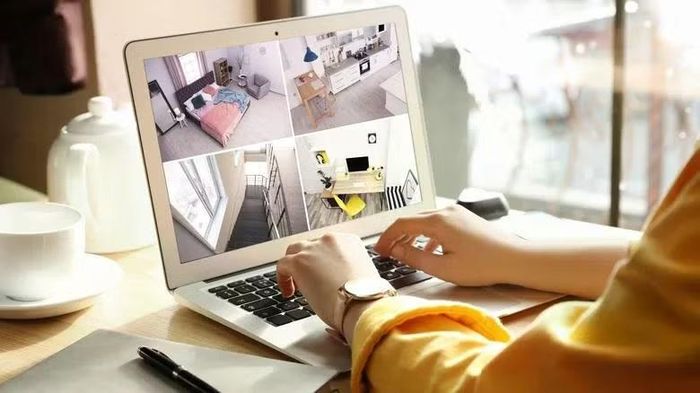 Hầu hết máy tính xách tay đều được tích hợp sẵn webcam, giúp việc tận dụng thiết bị cũ làm hệ thống giám sát trở nên khá đơn giản