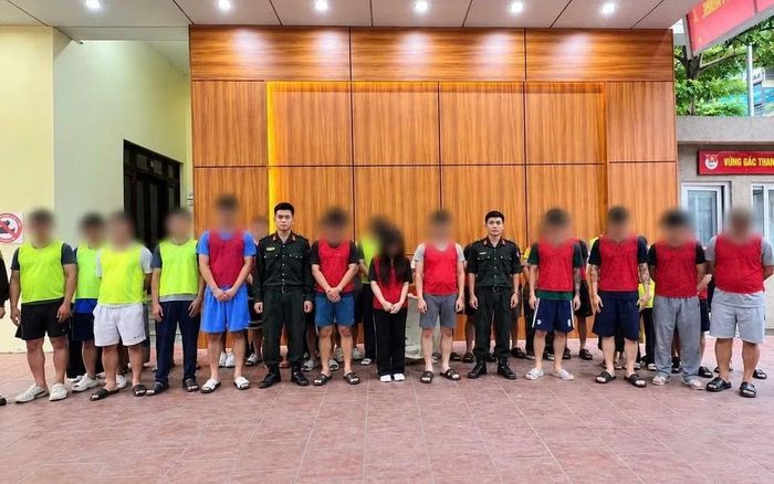  21 bị can bị khởi tố trong đường dây. Ảnh: Công an Hà Nội 