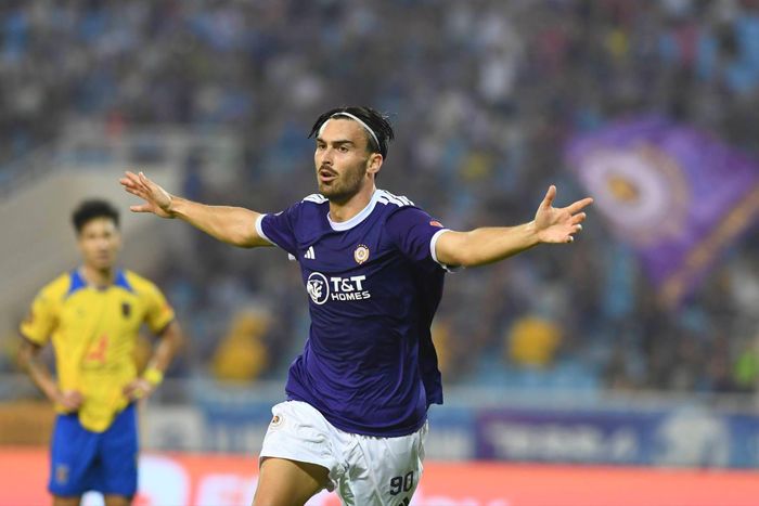 Andrew Jung giúp Hà Nội FC giải cơn khát với chiến thắng đầu tiên V.League 2026/27. Ảnh: Hà Nội FC.
