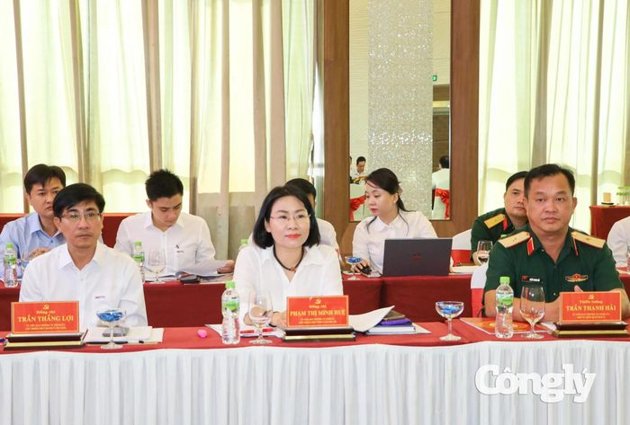 Các đại biểu tham dự tại hội nghị.
