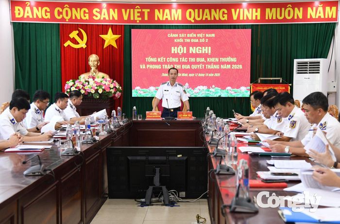 Đại tá Lê Văn Tú, Chính ủy BTL Vùng phát biểu tại hội nghị.