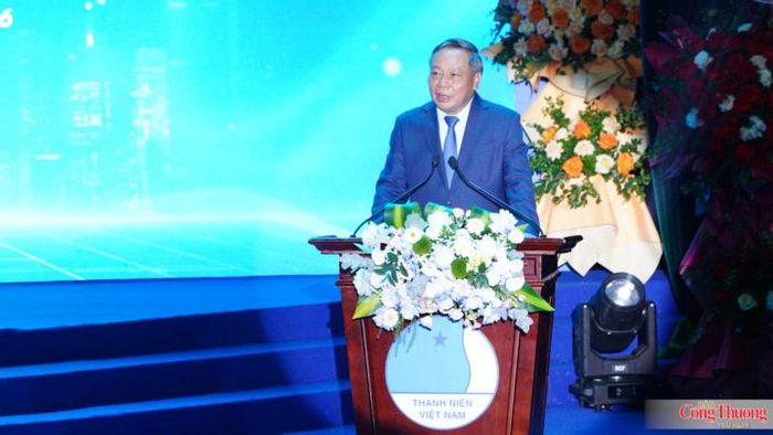 Phó Bí thư Thành ủy Hà Nội Nguyễn Văn Phong phát biểu tại lễ kỷ niệm.
