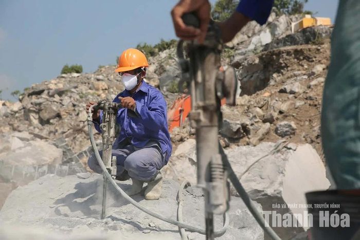Công ty CP Phú Thắng ứng dụng công nghệ cao trong khai thác đá.
