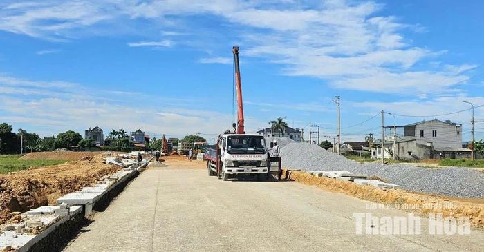 Dự án hạ tầng Khu tái định cư Tuyến đường nối 3 quốc lộ tại xã Thọ Long được đẩy nhanh xây dựng nhờ làm tốt công tác giải phóng mặt bằng.