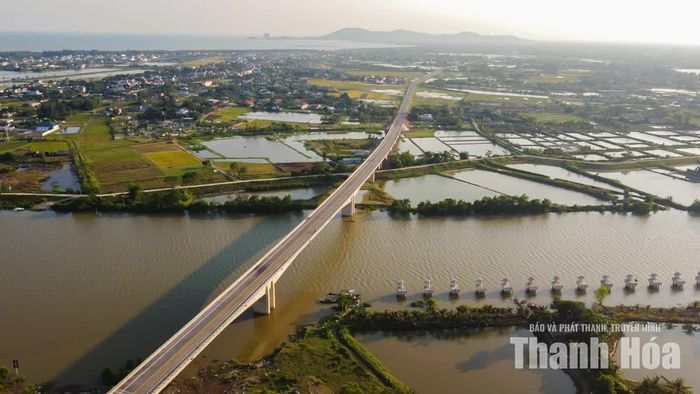 Khoảng cách địa lý được rút ngắn không chỉ mang lại lợi ích trong sinh hoạt hằng ngày mà còn tạo điều kiện cho hoạt động giao thương, vận chuyển hàng hóa và kết nối các khu vực dân cư.