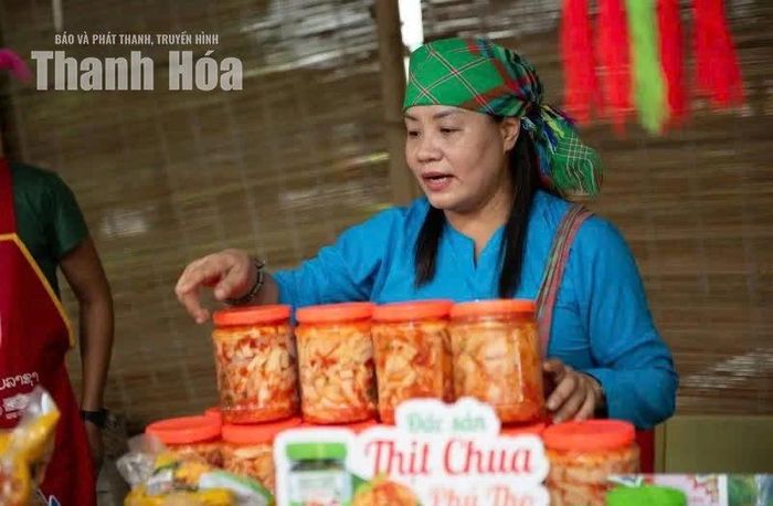 Thịt chua Phú Thọ thơm mùi thính gạo rang, thức quà từ đất Tổ góp thêm nét phong phú cho Liên hoan.