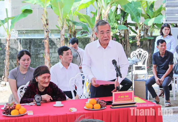 Bí thư Tỉnh ủy, Trưởng Đoàn ĐBQH tỉnh Lê Đức Thái phát biểu tại lễ trao nhà tình nghĩa.