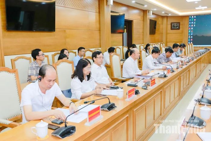 Các đại biểu dự buổi làm việc.