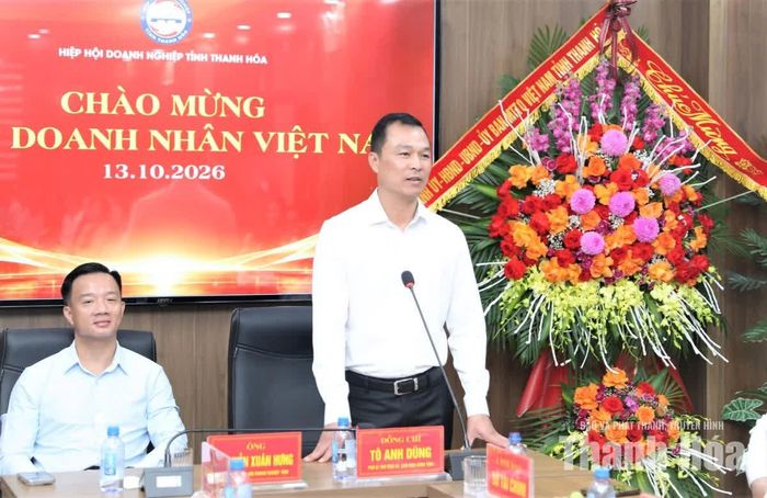 Chủ tịch UBND tỉnh Tô Anh Dũng phát biểu chúc mừng Hiệp hội Doanh nghiệp tỉnh.