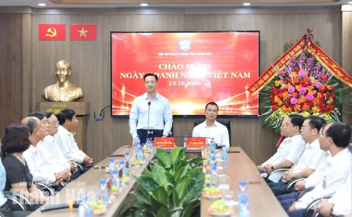 Chủ tịch Hiệp hội Doanh nghiệp tỉnh Nguyễn Xuân Hưng báo cáo tình hình hoạt động của hiệp hội.