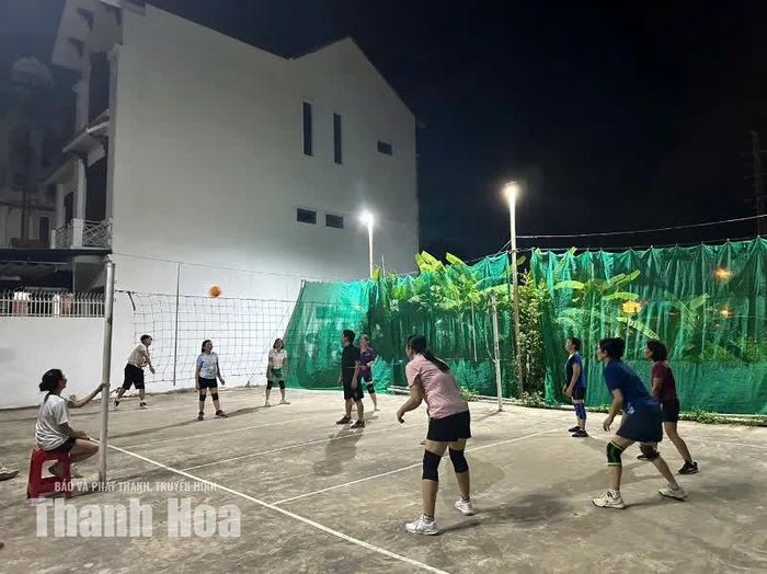 Niềm vui mỗi ngày trên sân bóng.