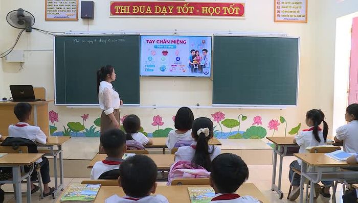 Các nhà trường tăng cường tuyên truyền cho học sinh về các biện pháp phòng bệnh truyền nhiễm.