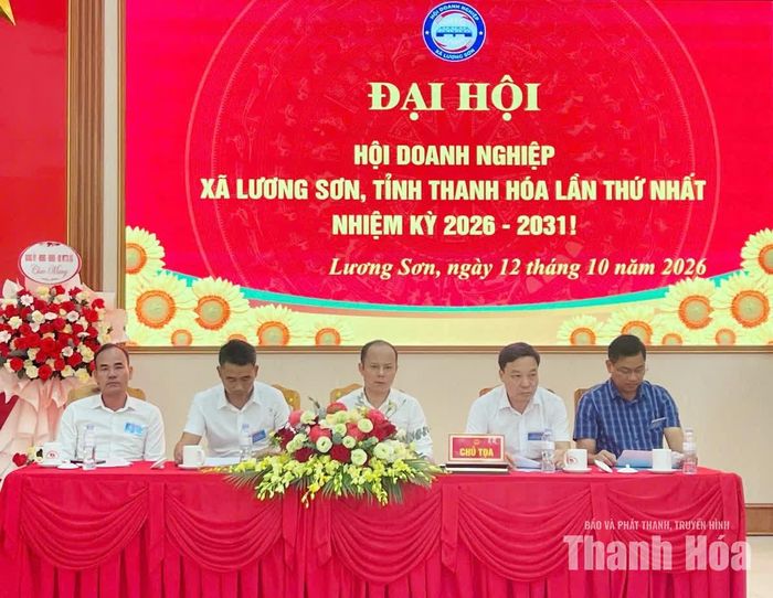 Đoàn Chủ tịch Đại hội.