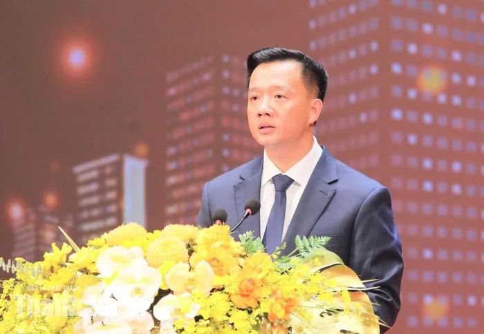 Chủ tịch Hiệp hội Doanh nghiệp tỉnh Nguyễn Xuân Hưng phát biểu tại buổi lễ.