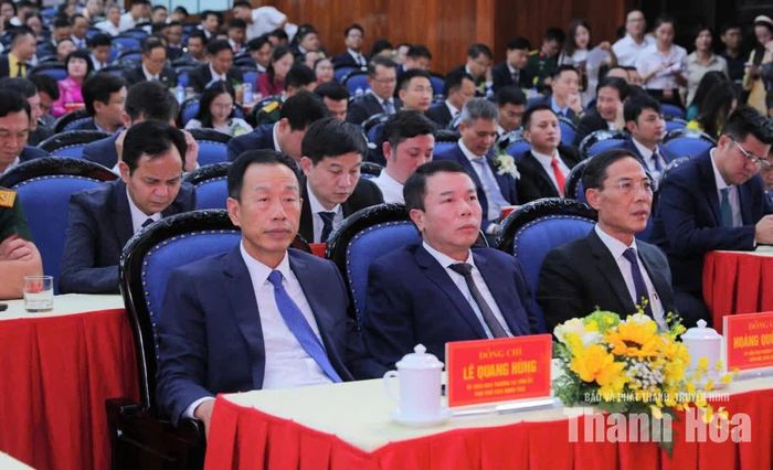 Các đại biểu dự lễ tôn vinh.