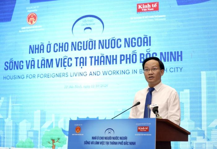 Ông Phạm Văn Thịnh, Phó Chủ tịch UBND TP. Bắc Ninh, phát biểu tại hội thảo.