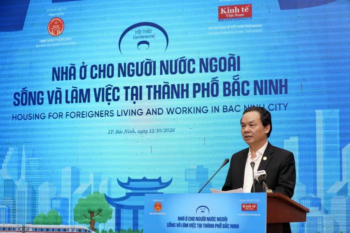 GS.TS. Hoàng Văn Cường, Phó Chủ tịch Hội khoa học Kinh tế Việt Nam, phát biểu tại Hội thảo “Nhà ở cho người nước ngoài sống và làm việc tại thành phố Bắc Ninh”. Ảnh: Việt Dũng.