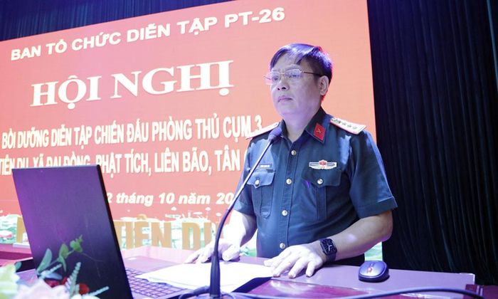  Đại tá Dương Trung Kiên phát biểu chỉ đạo bồi dưỡng diễn tập. 