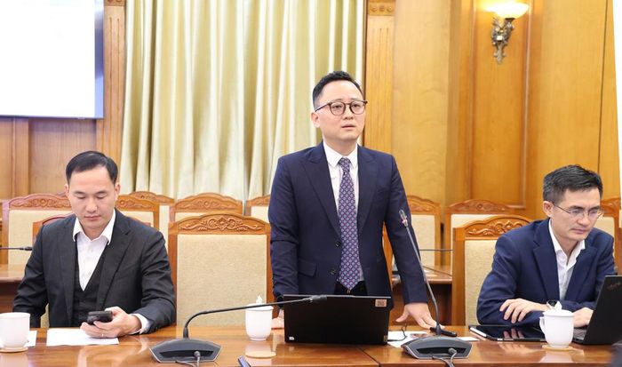  Đại diện đơn vị tư vấn EY-Parthenon Việt Nam trình bày ý tưởng chiến lược sơ bộ về phát triển du lịch, văn hóa và kinh tế sáng tạo thành phố Bắc Ninh. 