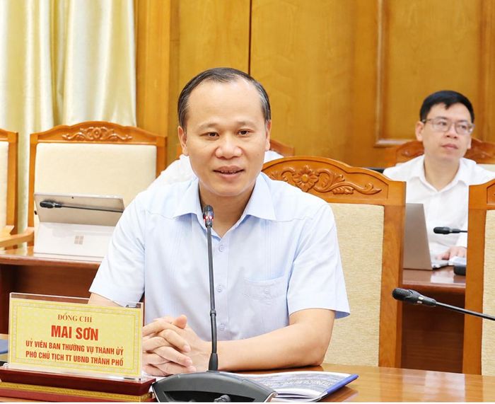  Đồng chí Mai Sơn phát biểu. 