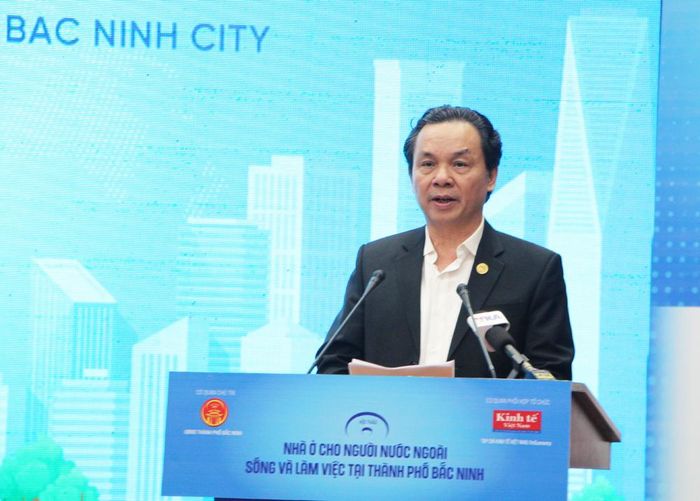 Giáo sư, Tiến sĩ Hoàng Văn Cường, Phó Chủ tịch Hội Khoa học Kinh tế Việt Nam phát biểu tại hội thảo.