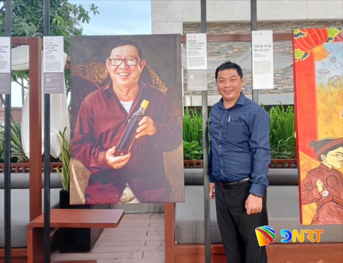 Ông Bùi Thanh Phú (phường Hải Vân), người xây dựng thương hiệu nước mắm Nam Ô Hương Làng Cổ. Ảnh: HOÀNG LIÊN