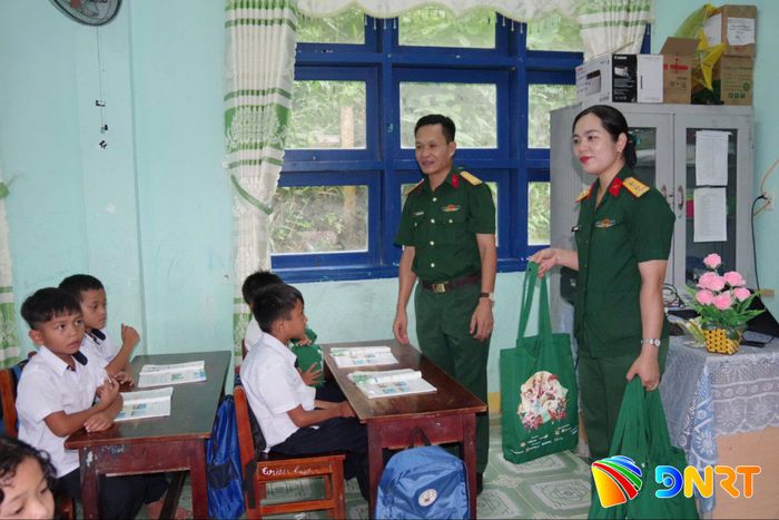 Vầng trăng chiến sĩ tại xã biên giới của Đà Nẵng.
