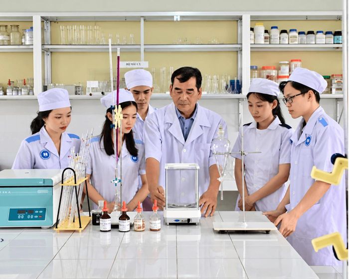 Trường Cao đẳng Y tế thành phố Đà Nẵng hiện khai thác hết công suất các phòng thực hành. Ảnh: LÊ PHẠM