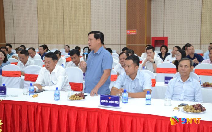 Đại diện doanh nghiệp nêu ý kiến tại hội nghị. Ảnh: CÔNG TÚ